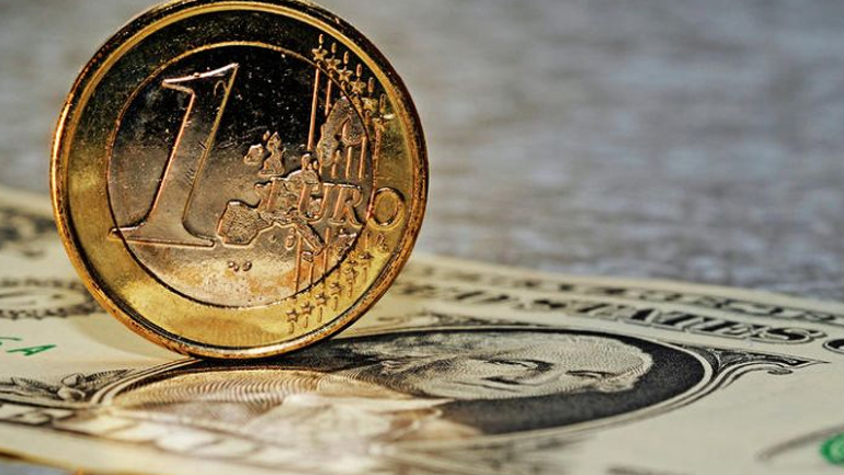 Ενισχύεται το ευρώ έναντι του δολαρίου Ενισχύεται το ευρώ έναντι του δολαρίου